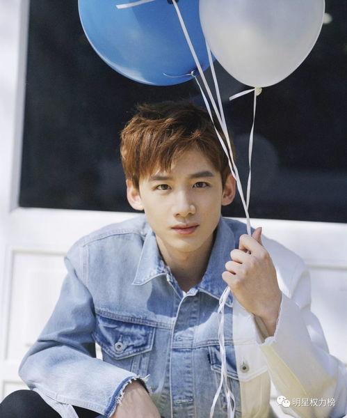 娱乐吃瓜猫白敬亭,娱乐吃瓜猫的甜蜜蜕变